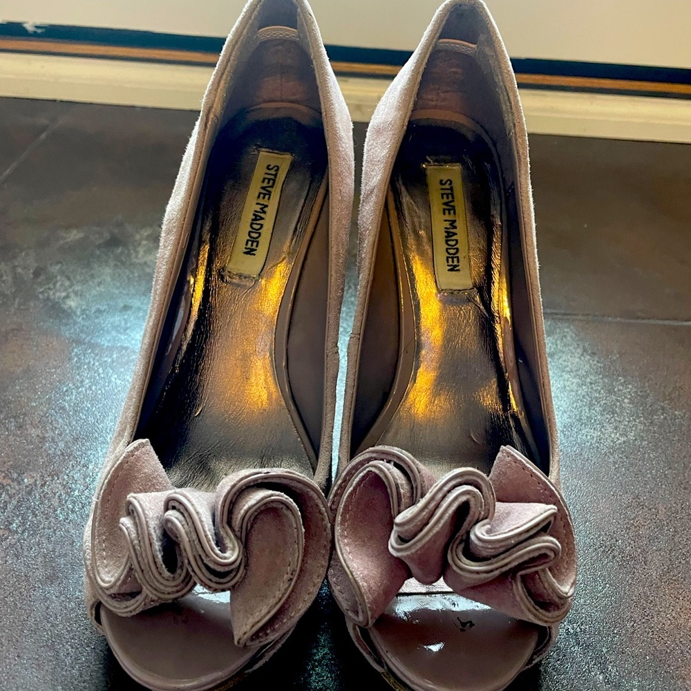 Steve Madden suede peep toe platform pumps